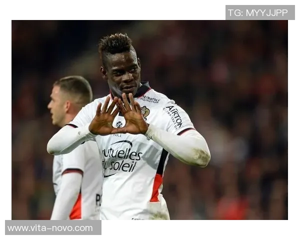 足球明星因尼斯特的传奇人生与赛场背后的故事揭秘