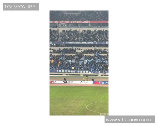 最新足球明星是否已经抵达上海引发球迷热议与期待