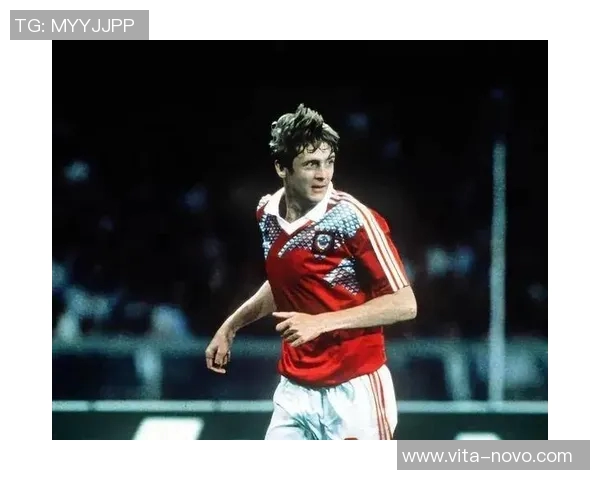 足球明星的辉煌成就与传奇故事全面回顾与分析